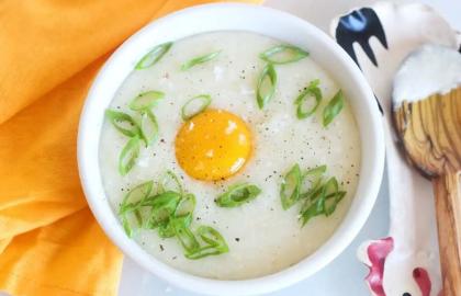 Bạn Nên Thêm Trứng Sống Vào Món Grits