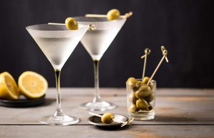 Sự khác biệt giữa Ly Martini, Coupe và Nick & Nora (và Liệu điều đó có quan trọng không)