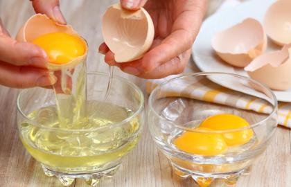Phải làm gì nếu bạn dính lòng đỏ vào lòng trắng trứng